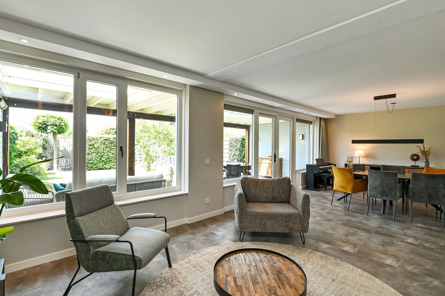 Tussenwoning te koop: Regenboog 145, Elst