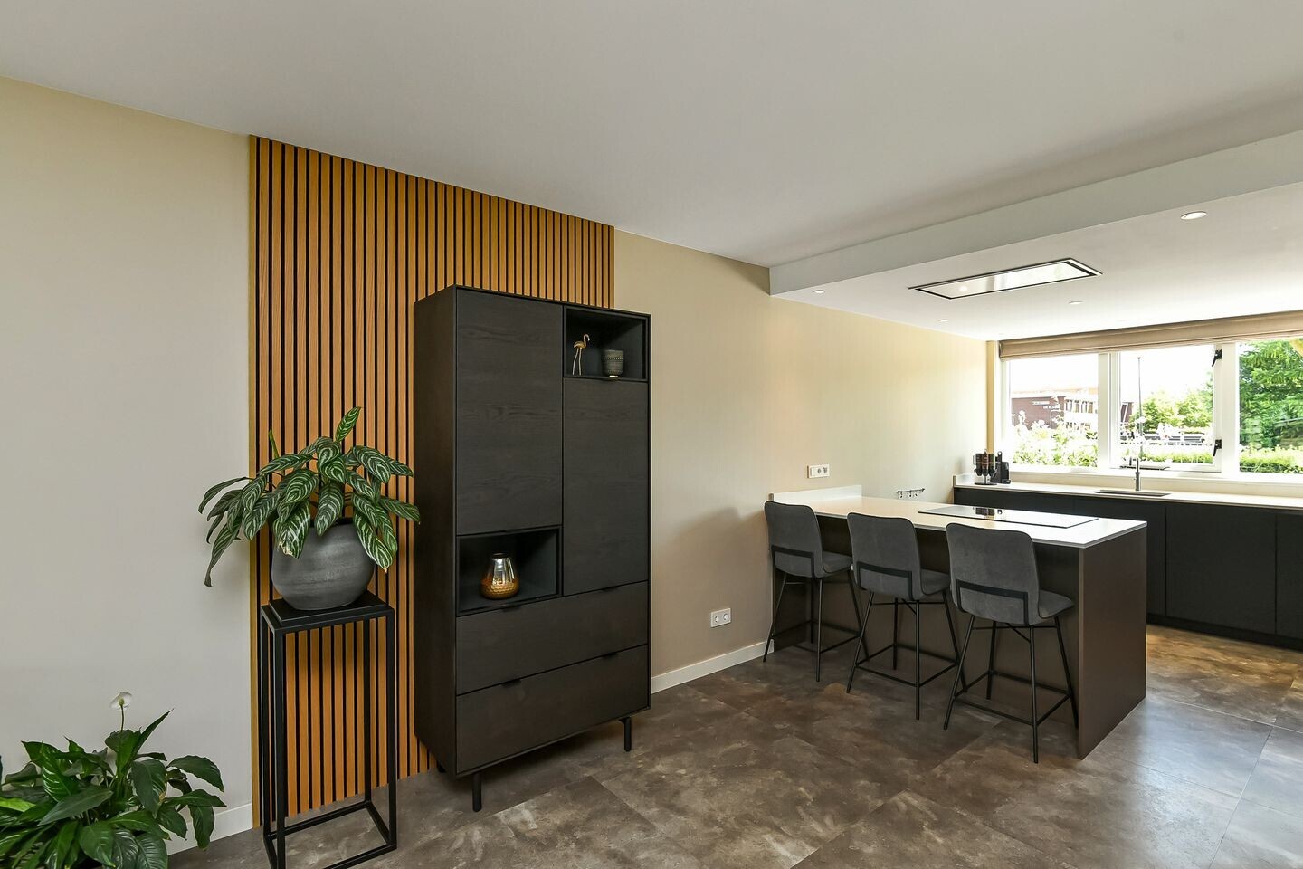 Tussenwoning te koop: Regenboog 145, Elst