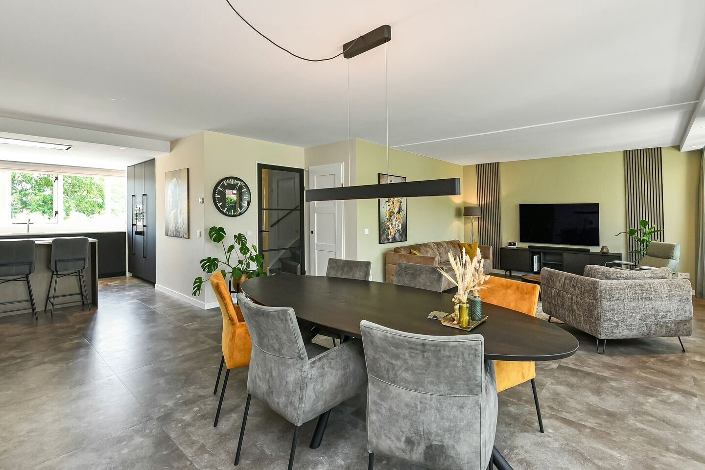 Tussenwoning te koop: Regenboog 145, Elst