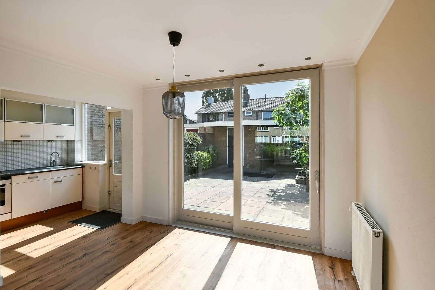 Tussenwoning te koop: Van der Duyn van Maasdamstraat 19, Elst