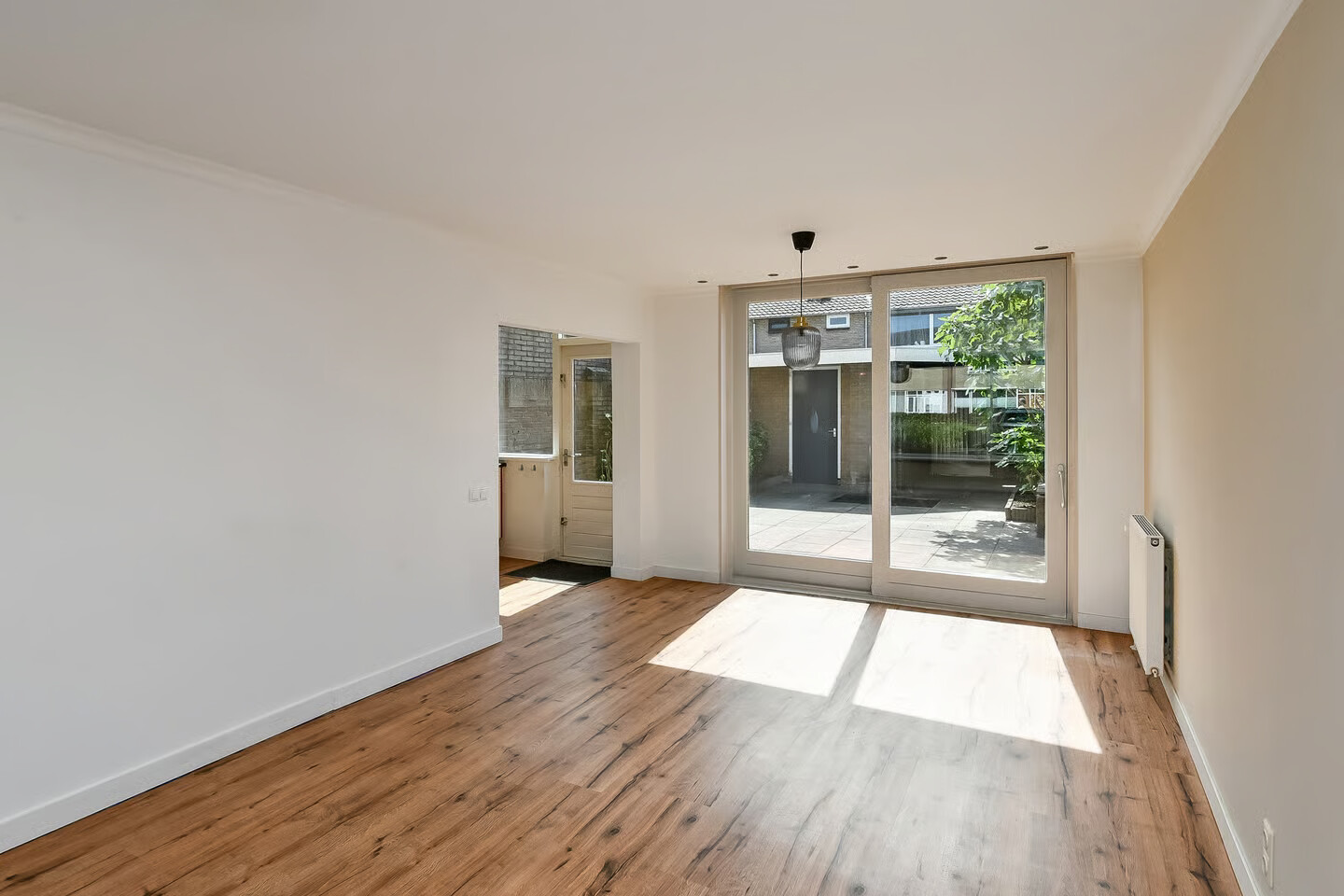Tussenwoning te koop: Van der Duyn van Maasdamstraat 19, Elst