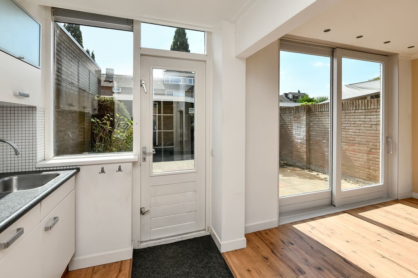 Tussenwoning te koop: Van der Duyn van Maasdamstraat 19, Elst