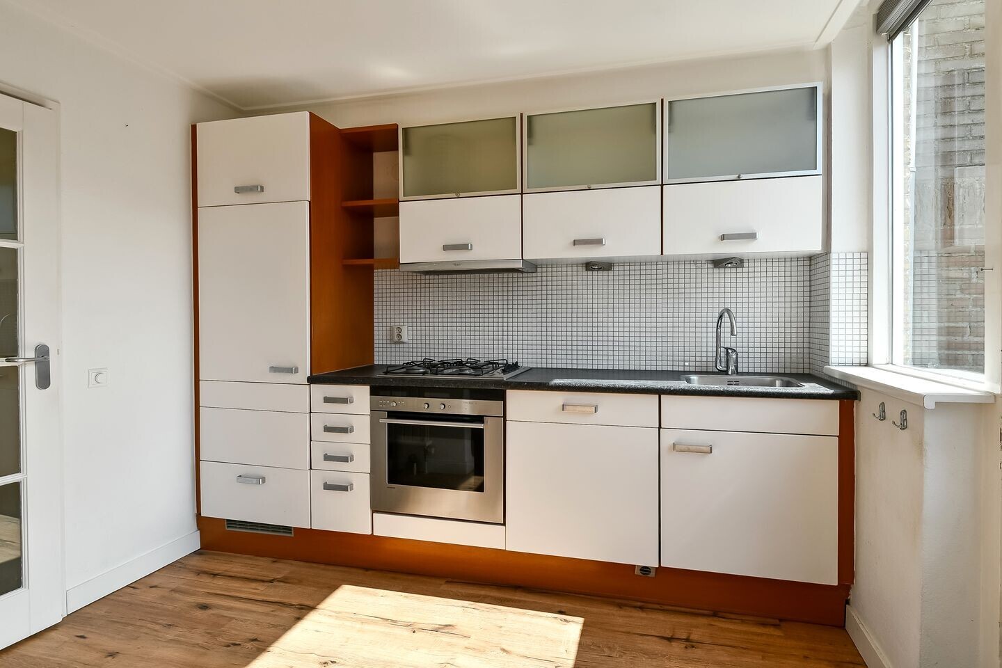 Tussenwoning te koop: Van der Duyn van Maasdamstraat 19, Elst