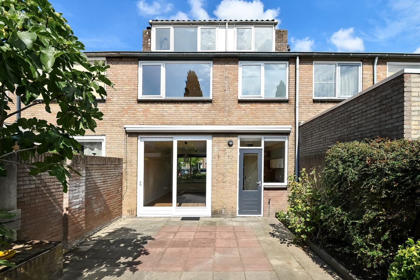 Tussenwoning te koop: Van der Duyn van Maasdamstraat 19, Elst