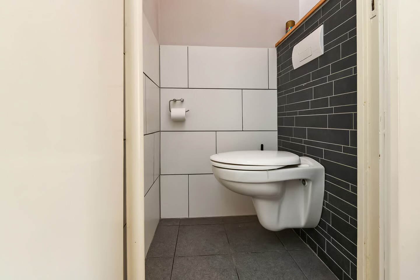 Tussenwoning te koop: Van der Duyn van Maasdamstraat 19, Elst