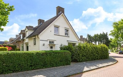 Pastoor Versteegstraat 1