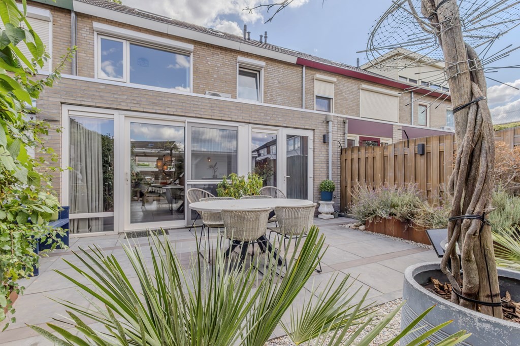 Tussenwoning te koop: Emmastraat 80, Angeren