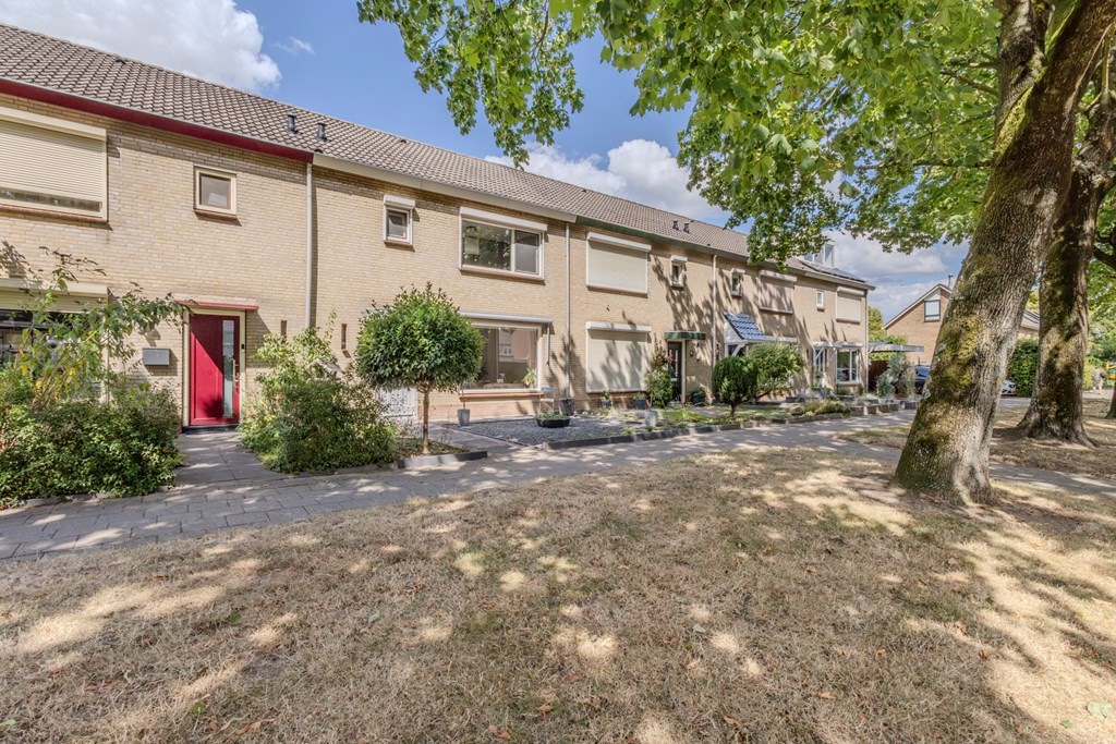 Tussenwoning te koop: Emmastraat 80, Angeren