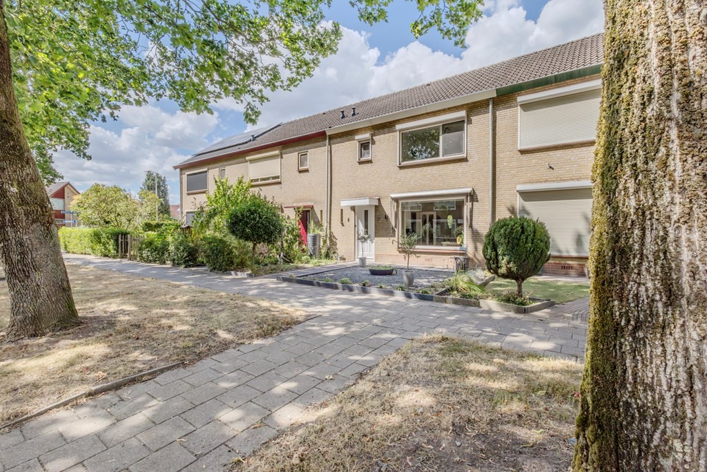 Tussenwoning te koop: Emmastraat 80, Angeren
