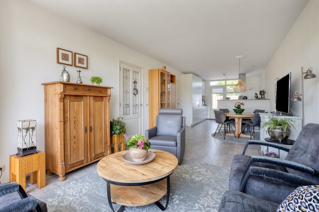 Tussenwoning te koop: Angerenstein 3, Ede