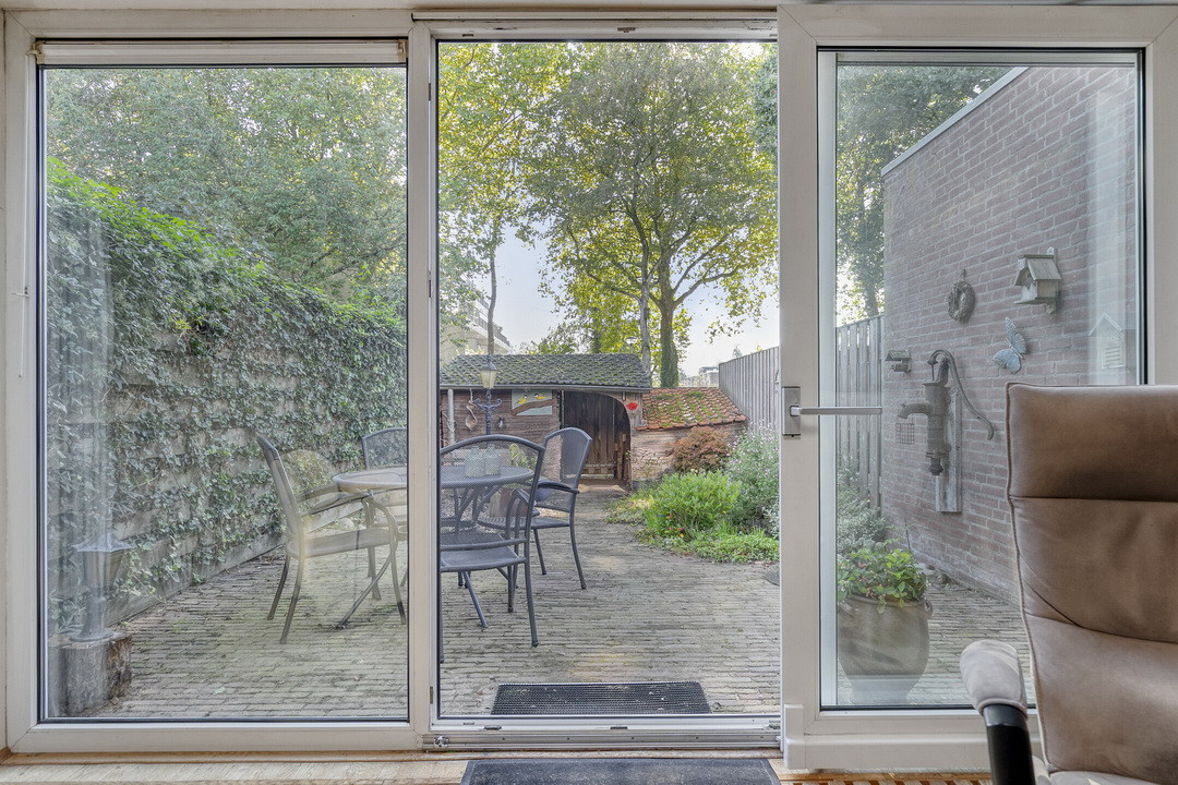 Tussenwoning te koop: Eeshof 6, Ede