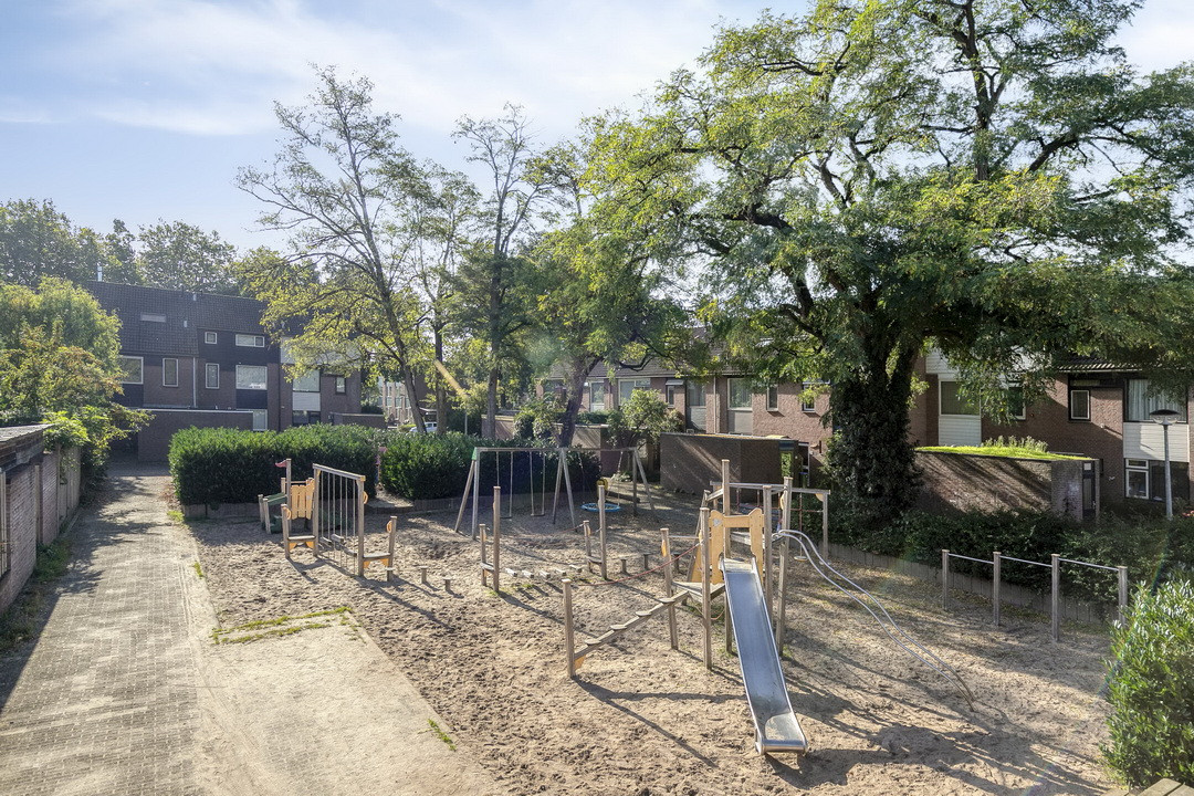 Tussenwoning te koop: Eeshof 6, Ede