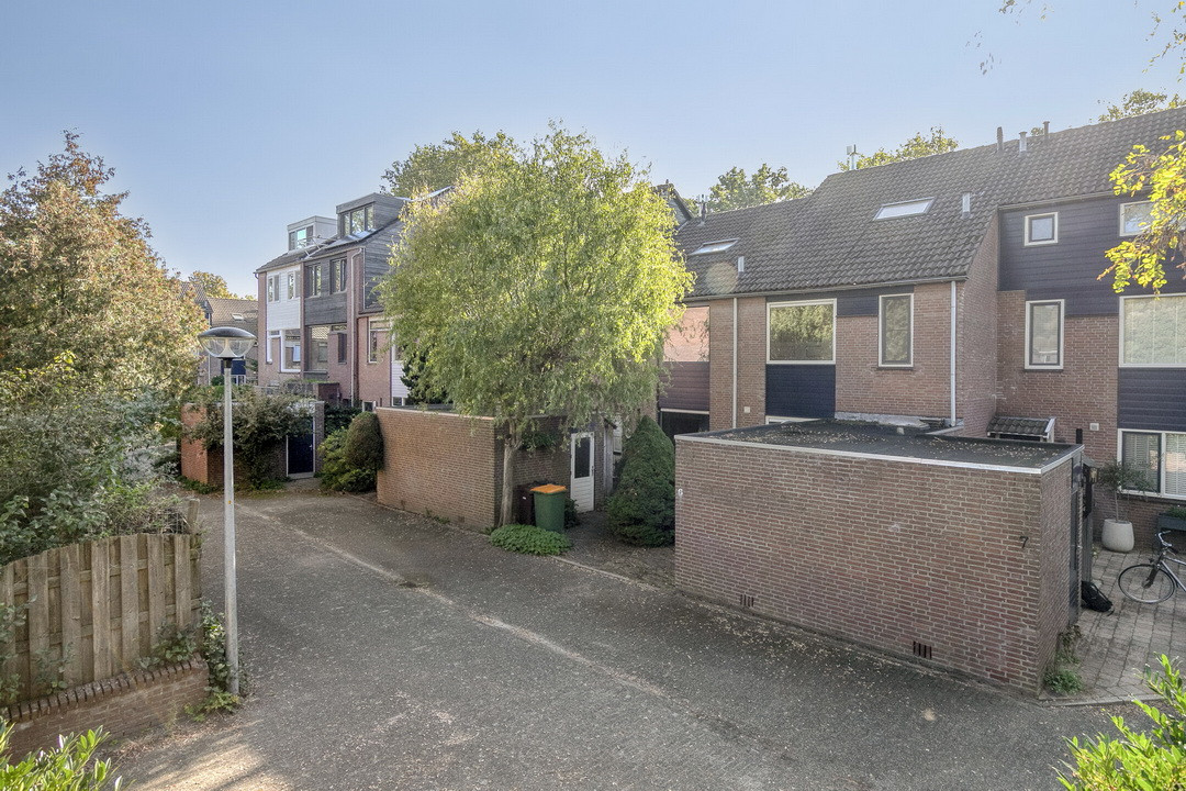 Tussenwoning te koop: Eeshof 6, Ede