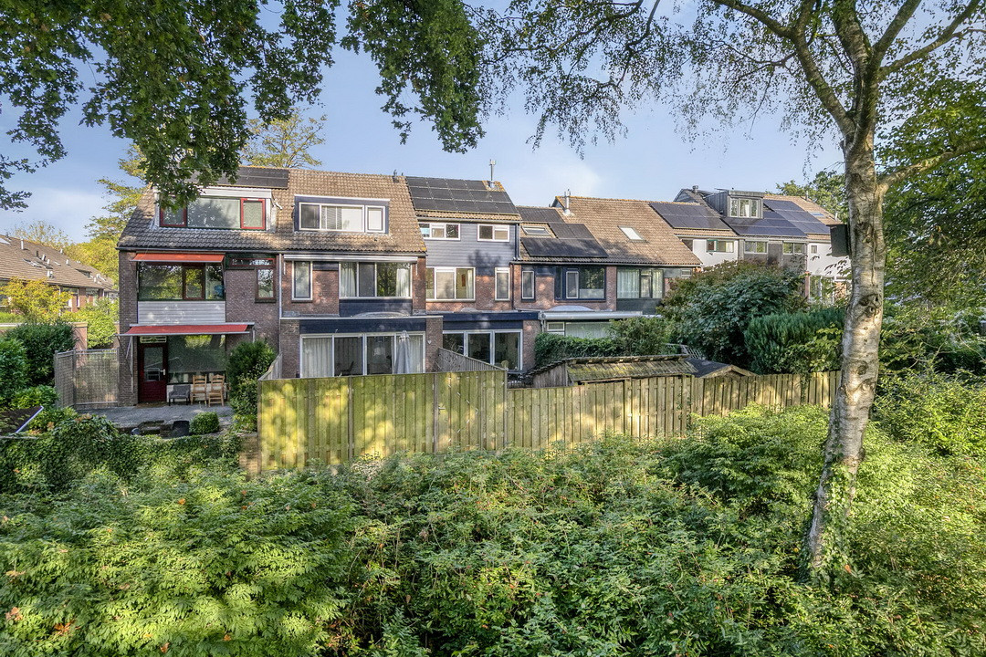Tussenwoning te koop: Eeshof 6, Ede