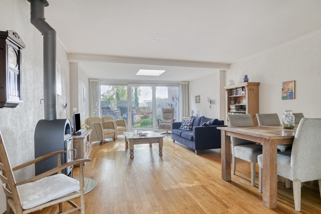 Tussenwoning te koop: Eeshof 6, Ede