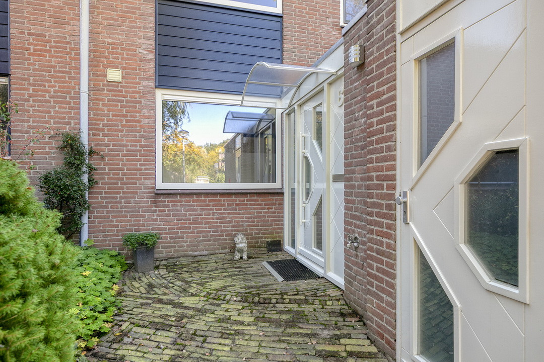 Tussenwoning te koop: Eeshof 6, Ede