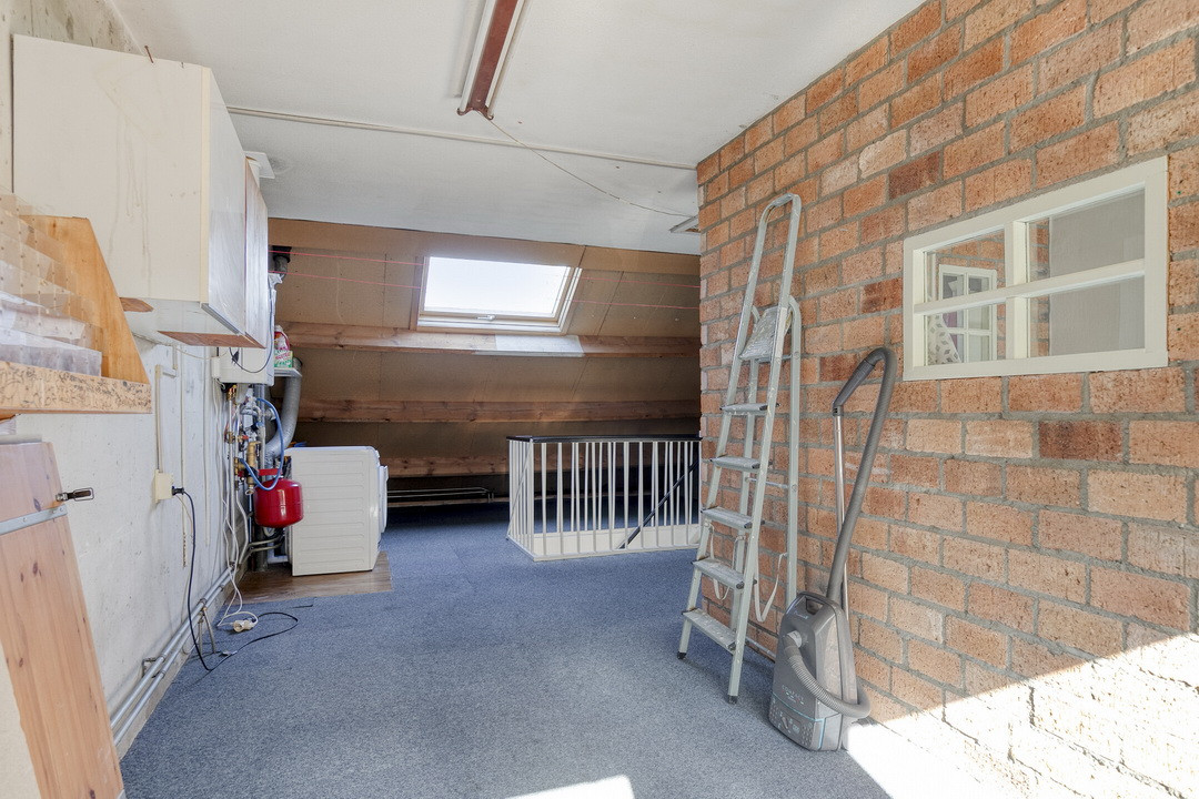 Tussenwoning te koop: Eeshof 6, Ede
