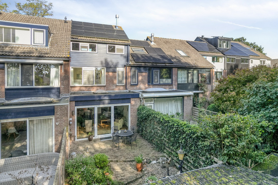 Tussenwoning te koop: Eeshof 6, Ede