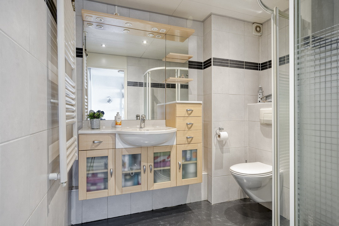 Tussenwoning te koop: Eeshof 6, Ede