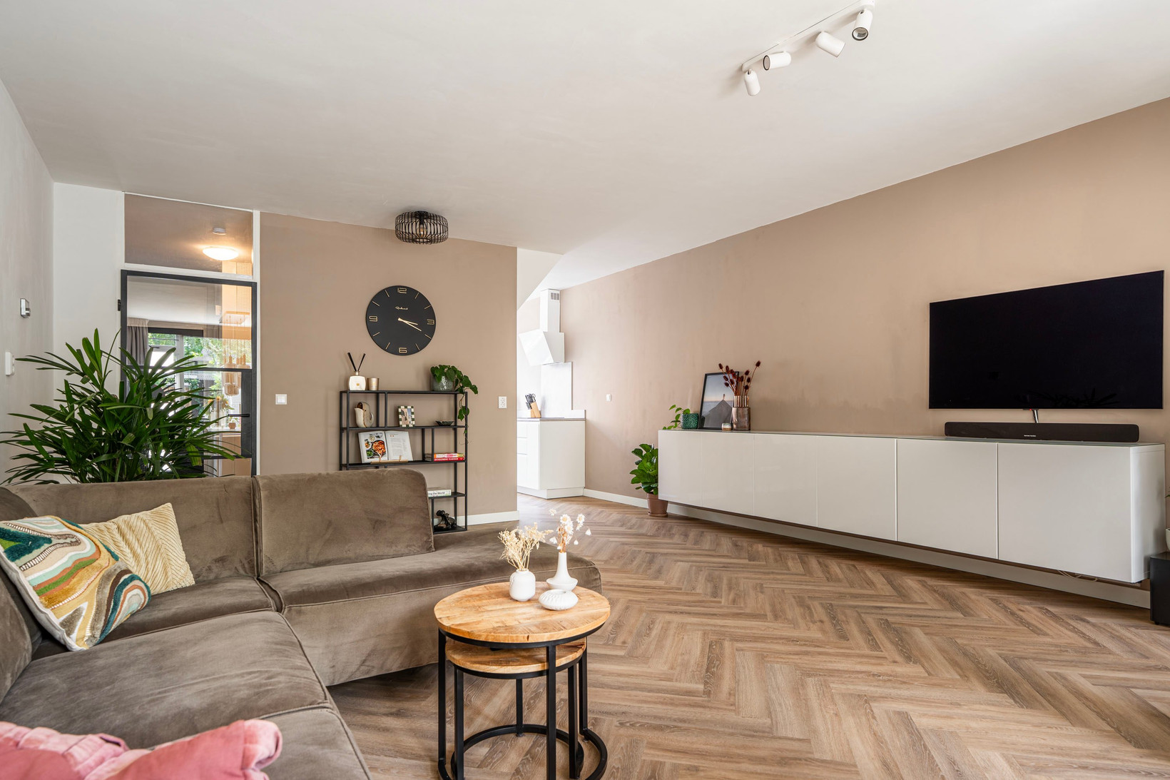 Tussenwoning te koop: Doeshof 6, Ede