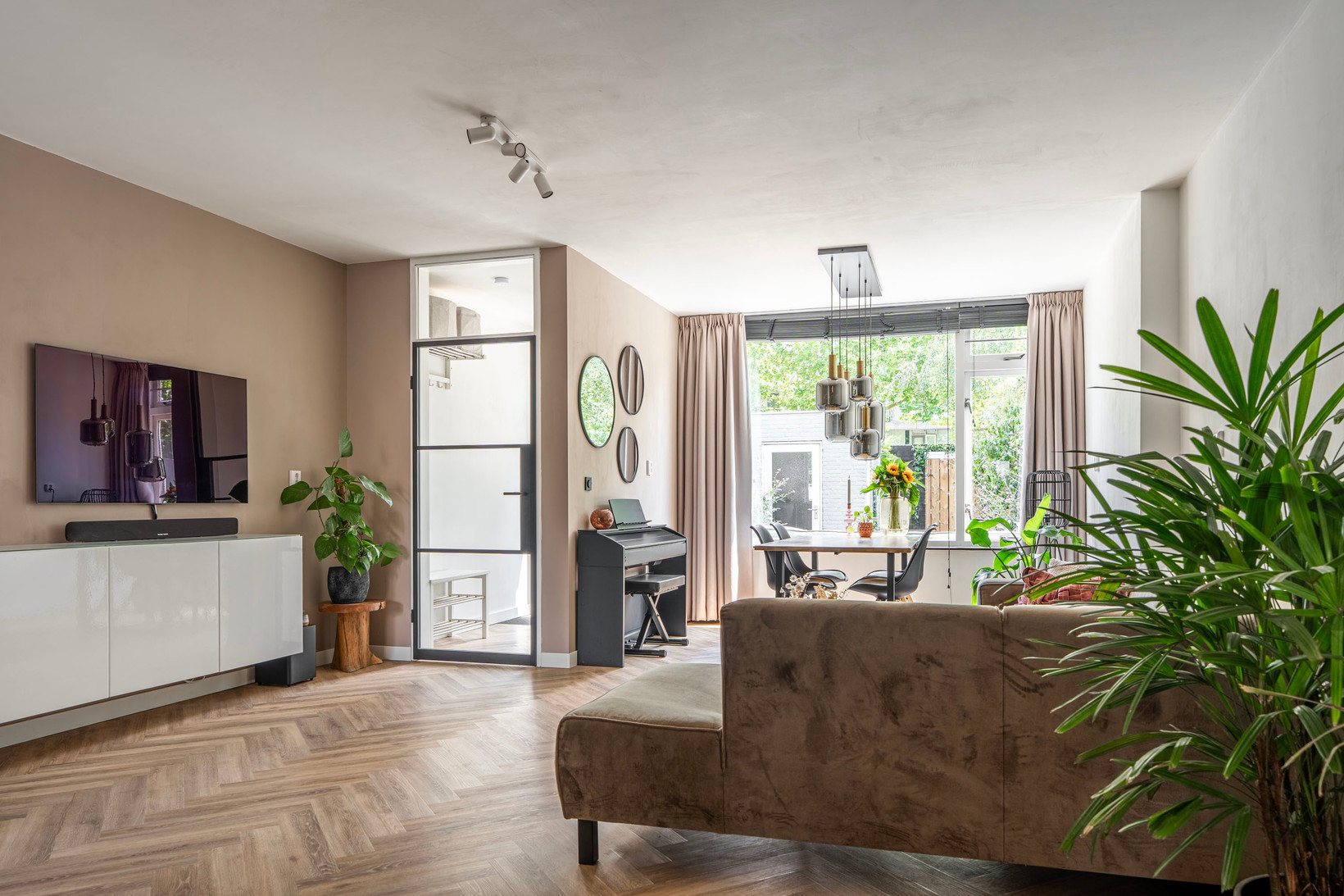 Tussenwoning te koop: Doeshof 6, Ede