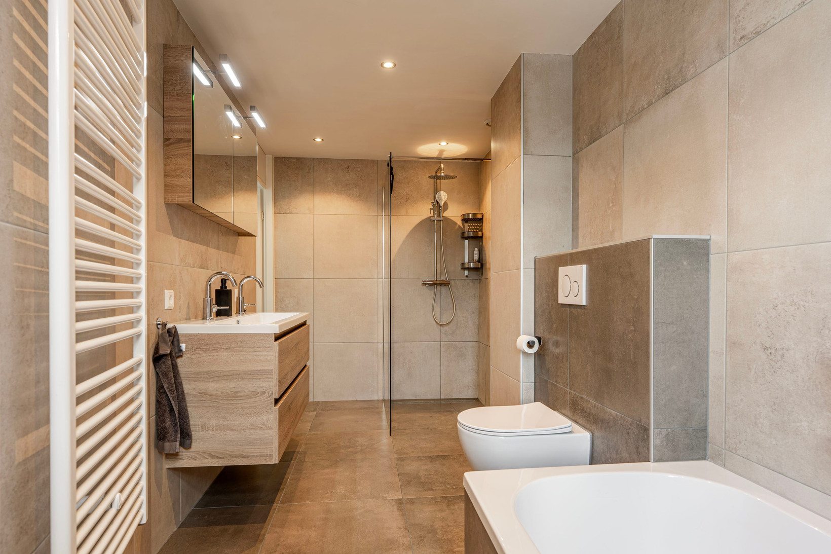 Tussenwoning te koop: Doeshof 6, Ede
