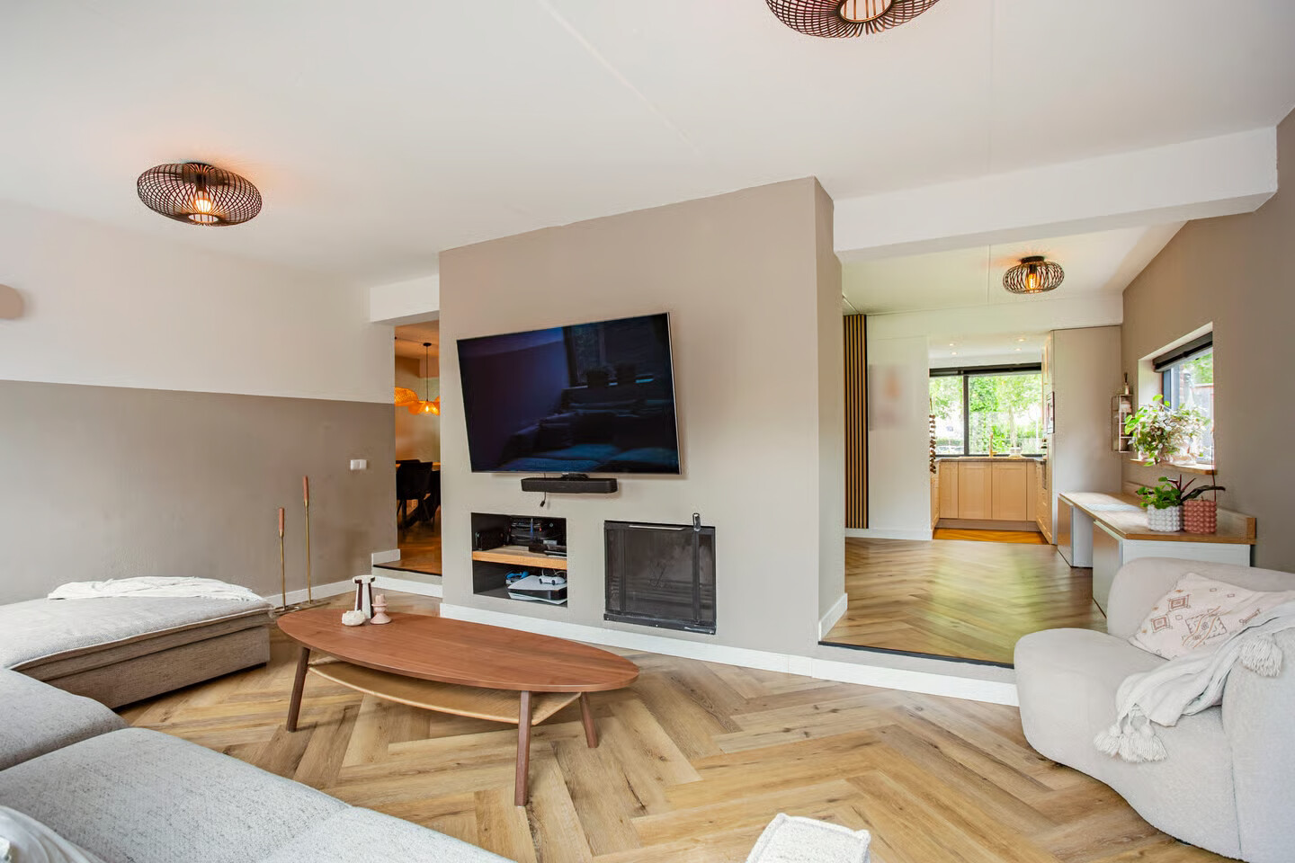 Hoekwoning te koop: Catharinadaal 1, Ede