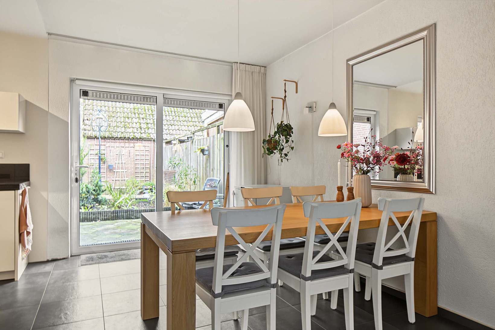 Tussenwoning te koop: Oosterhof 4, Ede