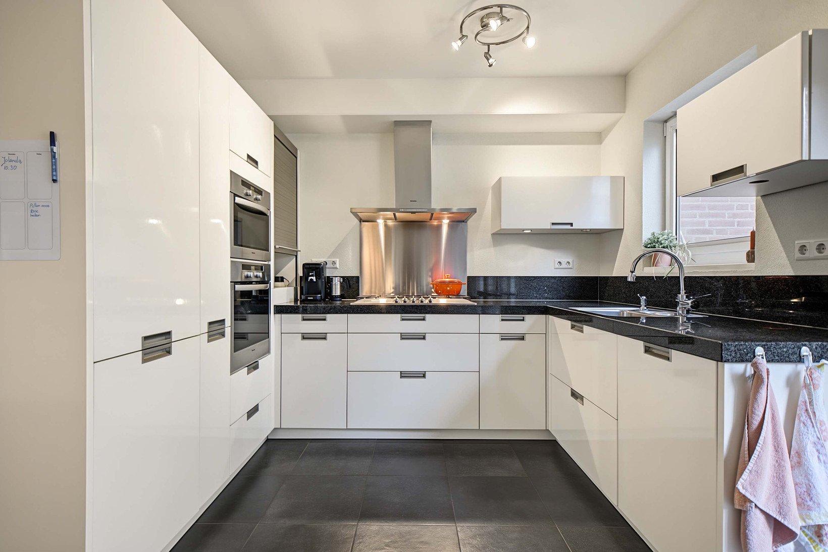 Tussenwoning te koop: Oosterhof 4, Ede