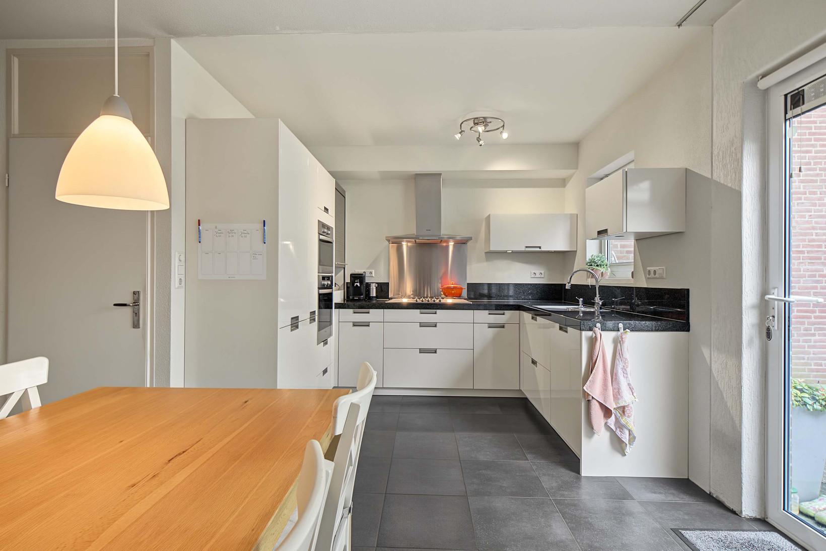 Tussenwoning te koop: Oosterhof 4, Ede