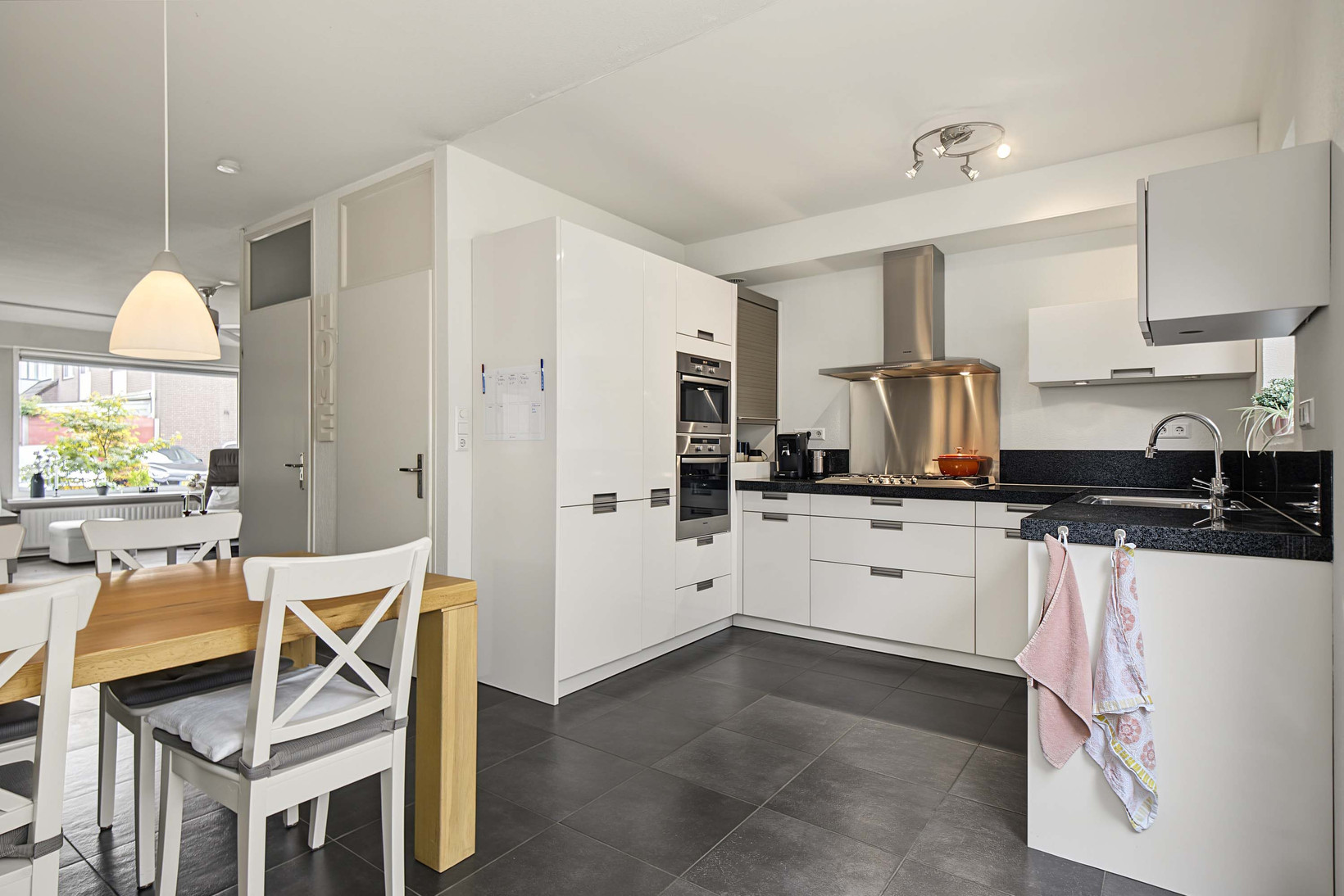 Tussenwoning te koop: Oosterhof 4, Ede