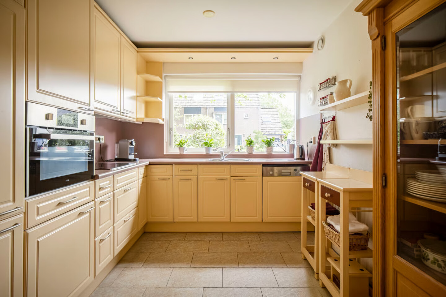 Tussenwoning te koop: Markiezenhof 49, Ede
