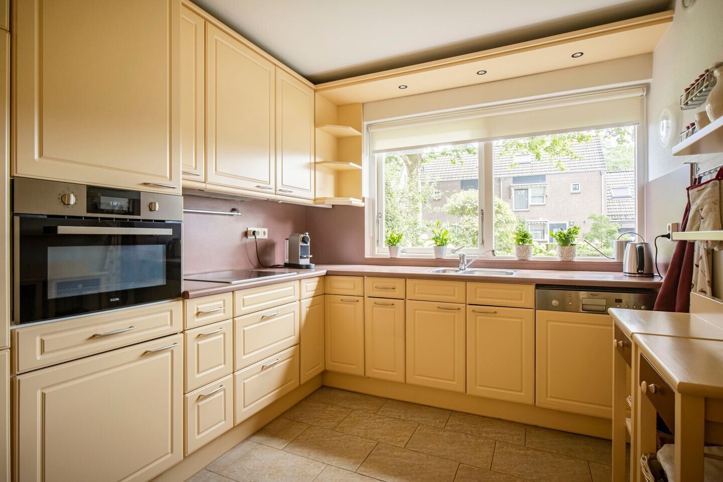 Tussenwoning te koop: Markiezenhof 49, Ede