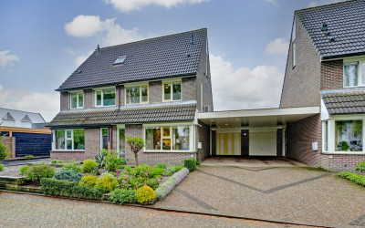 Golda Meirsingel 15