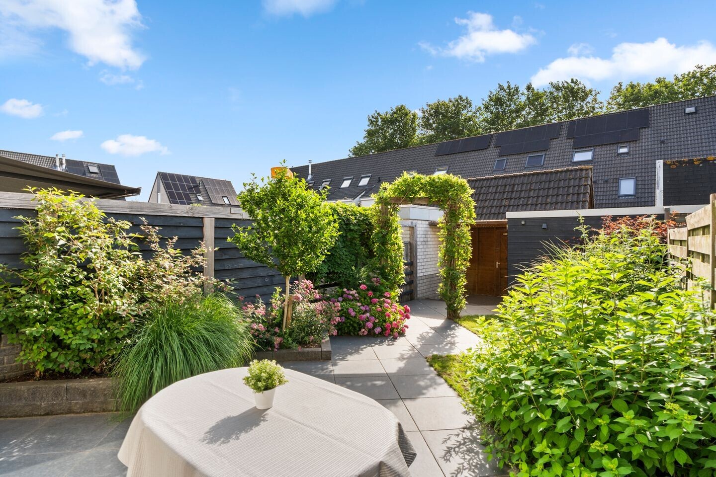 Tussenwoning te koop: Schumansingel 24, Ede