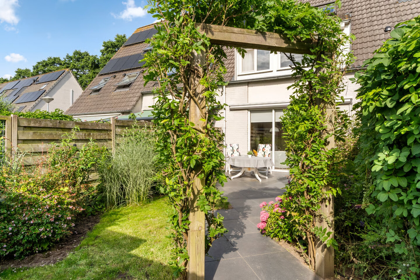 Tussenwoning te koop: Schumansingel 24, Ede
