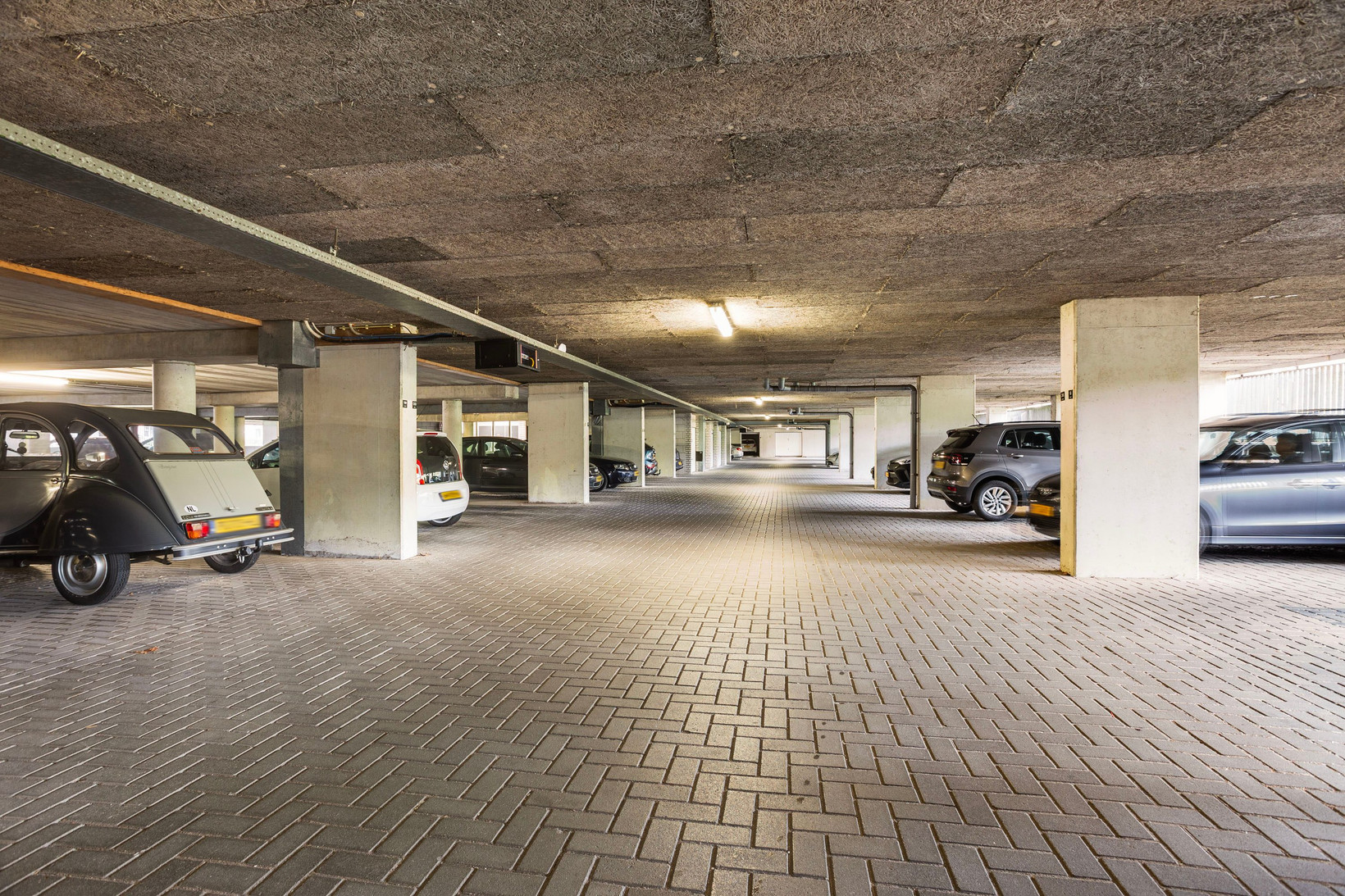 Appartement te koop: Dubčeksingel 142, Ede