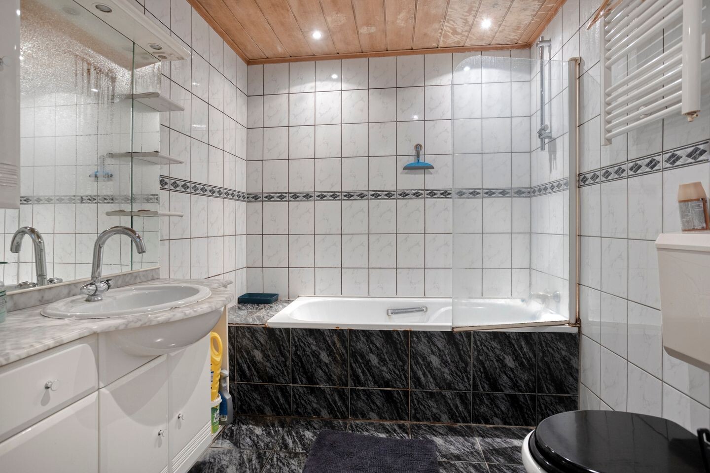 Tussenwoning te koop: Maria van Osstraat 95, Ede