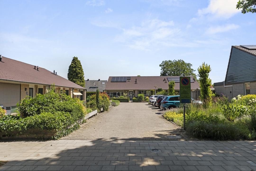 Tussenwoning te koop: Commandeursweg 126, Bennekom