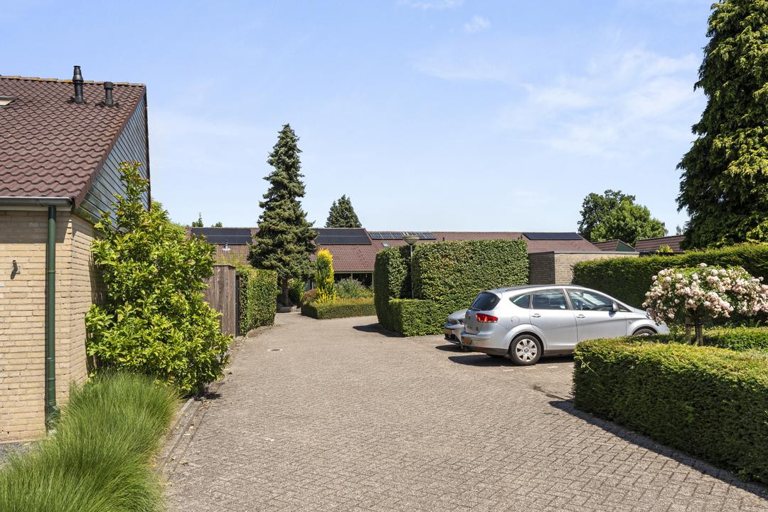 Tussenwoning te koop: Commandeursweg 126, Bennekom