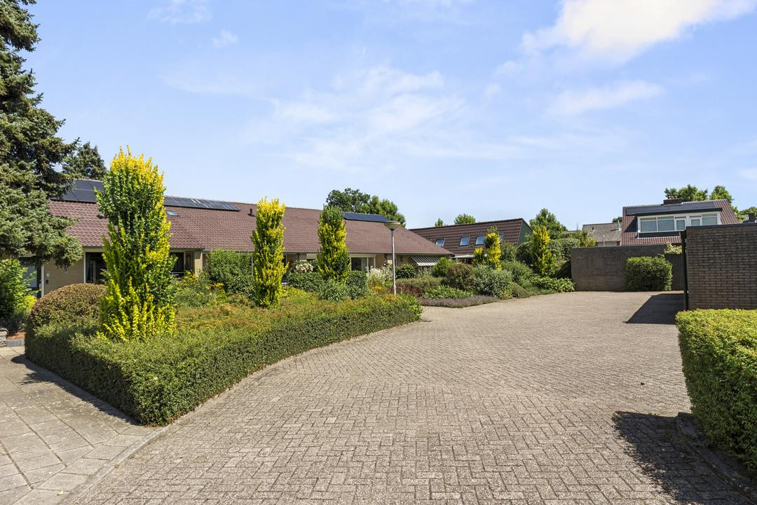 Tussenwoning te koop: Commandeursweg 126, Bennekom