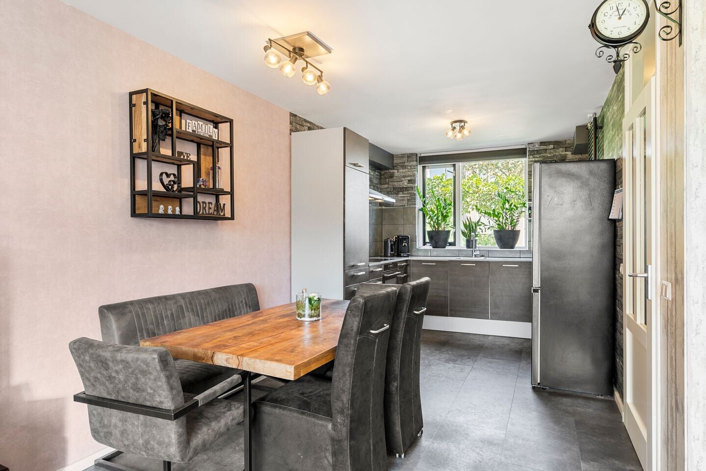 Tussenwoning te koop: Hindelaan 76, Lunteren