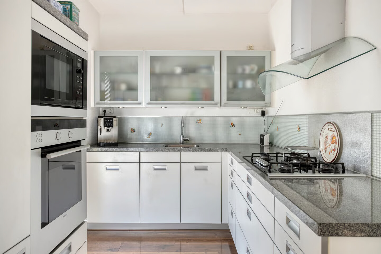 Tussenwoning te koop: Cornelis Outshoornplaats 12, Arnhem