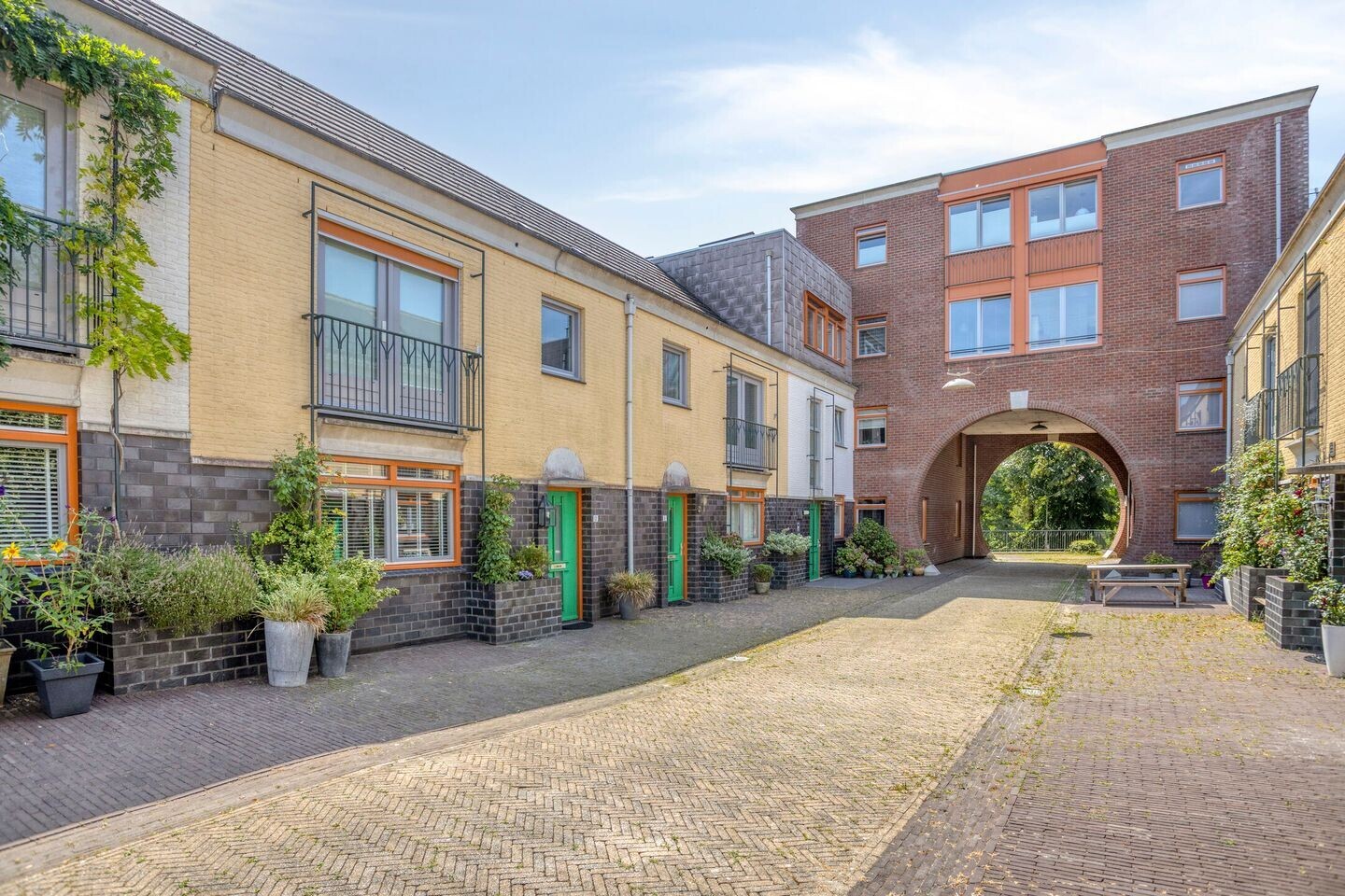 Tussenwoning te koop: Cornelis Outshoornplaats 12, Arnhem