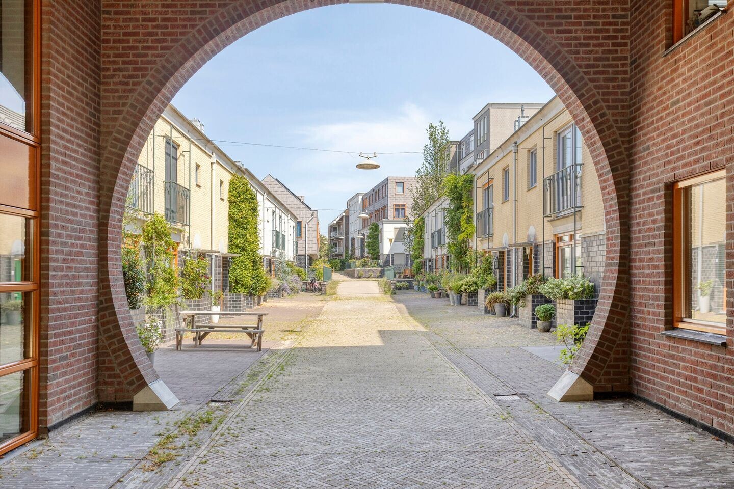 Tussenwoning te koop: Cornelis Outshoornplaats 12, Arnhem