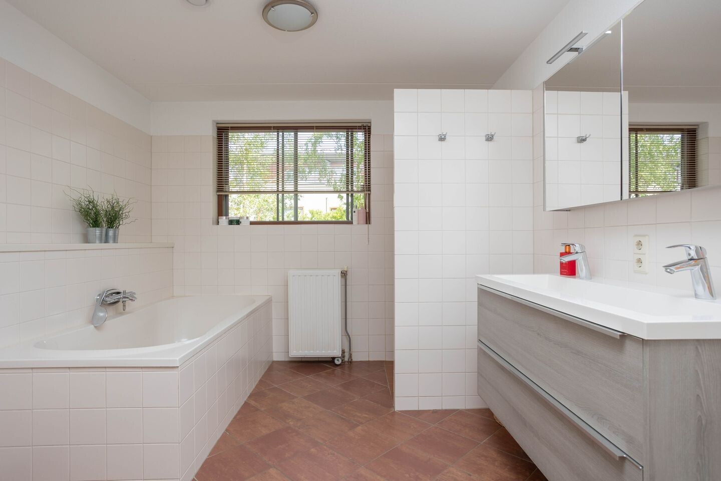 Tussenwoning te koop: Jezuïetenstraat 14, Arnhem