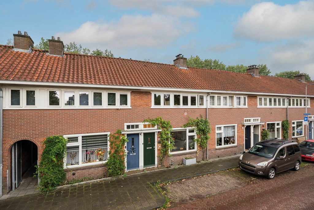 Tussenwoning te koop: Maria van Gelrestraat 19, Arnhem