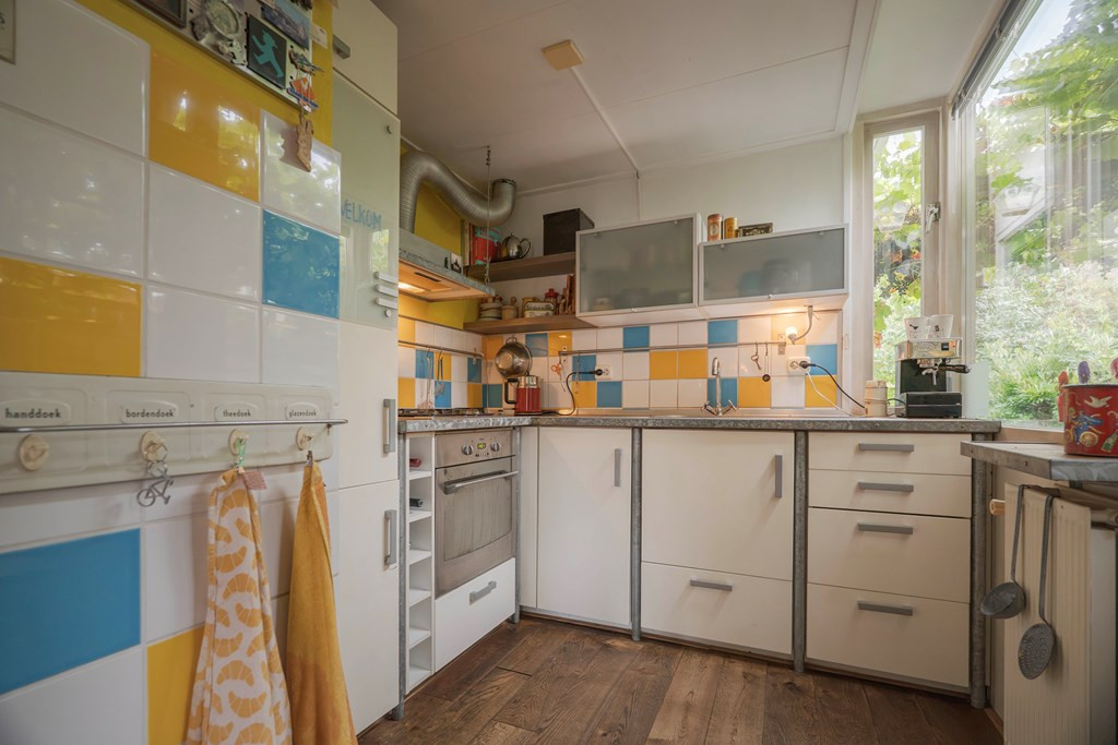 Tussenwoning te koop: Maria van Gelrestraat 19, Arnhem