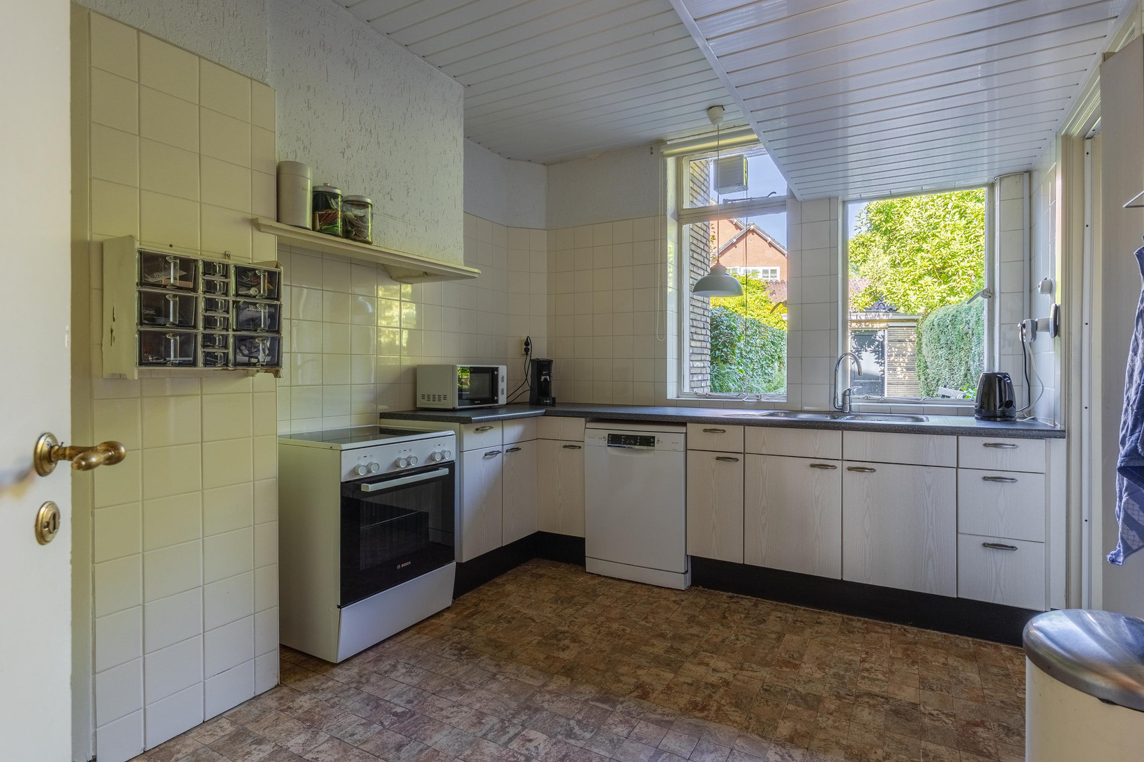Twee-onder-één-kap te koop: Velperweg 135A, Arnhem
