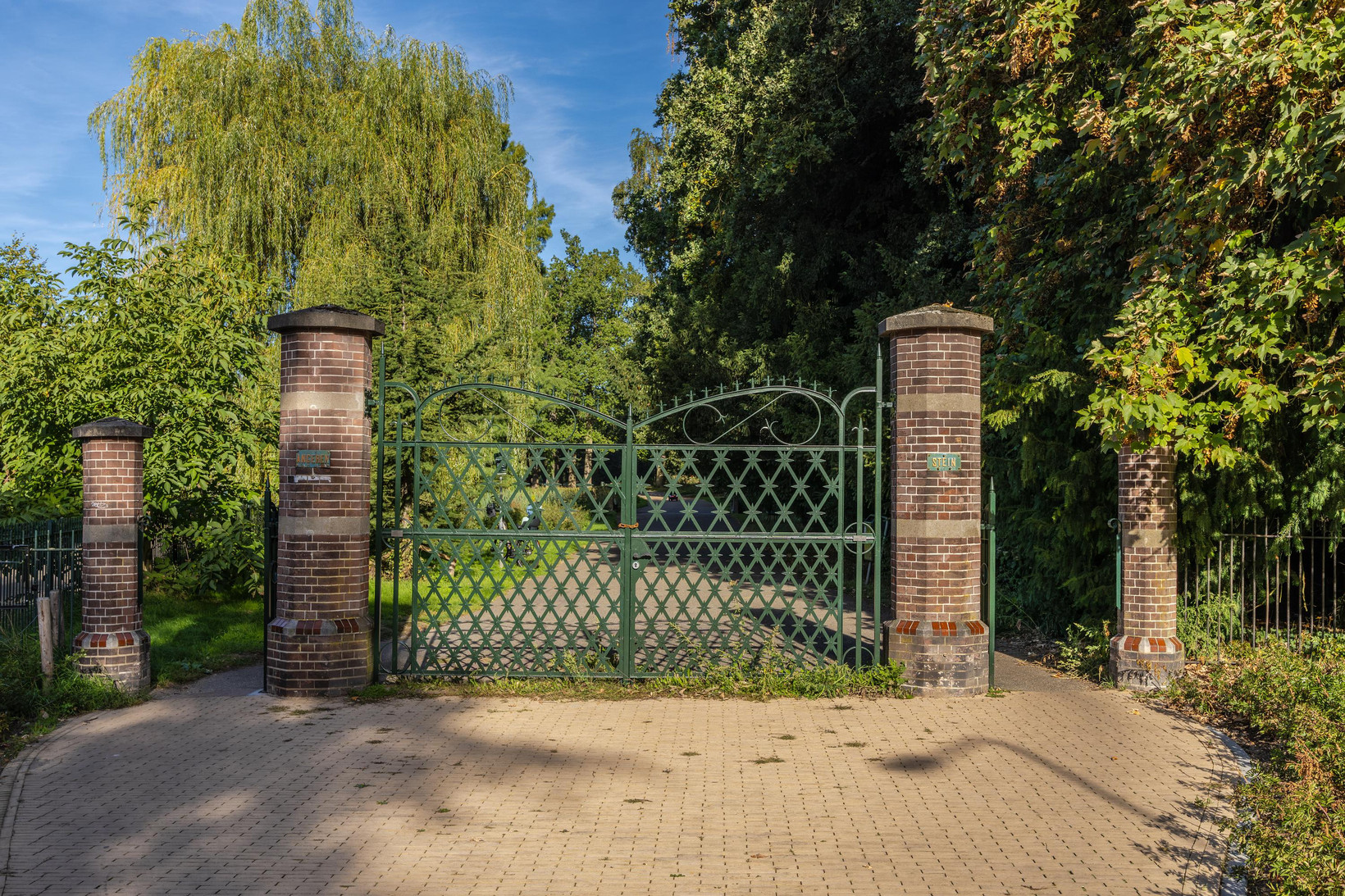 Twee-onder-één-kap te koop: Velperweg 135A, Arnhem